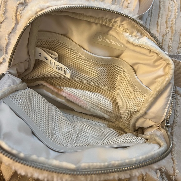 Authentic Lulu Lemon  Sherpa everywhere belt bag , with bunny design . - Picture 5 of 9